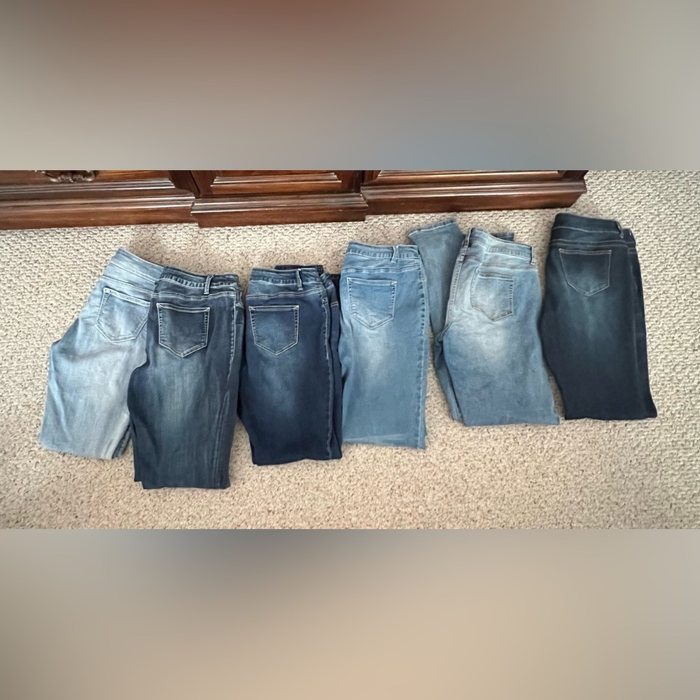 6 pair of Maurice’s jeggings